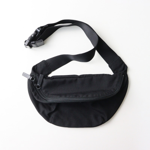 美品 アニエスベー agnes b. ナイロン ボディバッグ∥ブラック 美品 アニエスベー agnes b. ナイロン ボディバッグ∥ブラック