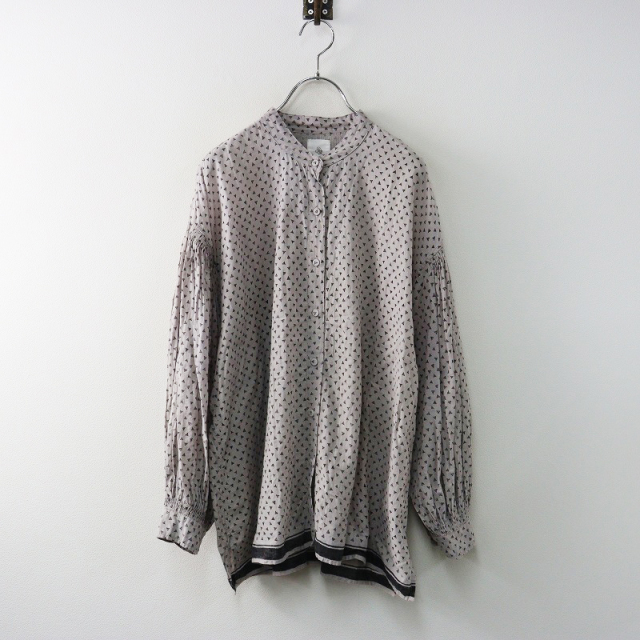 美品 2025SS メゾンドソイル maison de soil 80s VOILE TRIANGLE BLOCK PRINT ブラウス ｜グレー系  スタンドカラー【2400014613520】 期間限定価格】美品 2025SS メゾンドソイル maison de soil 80s VOILE