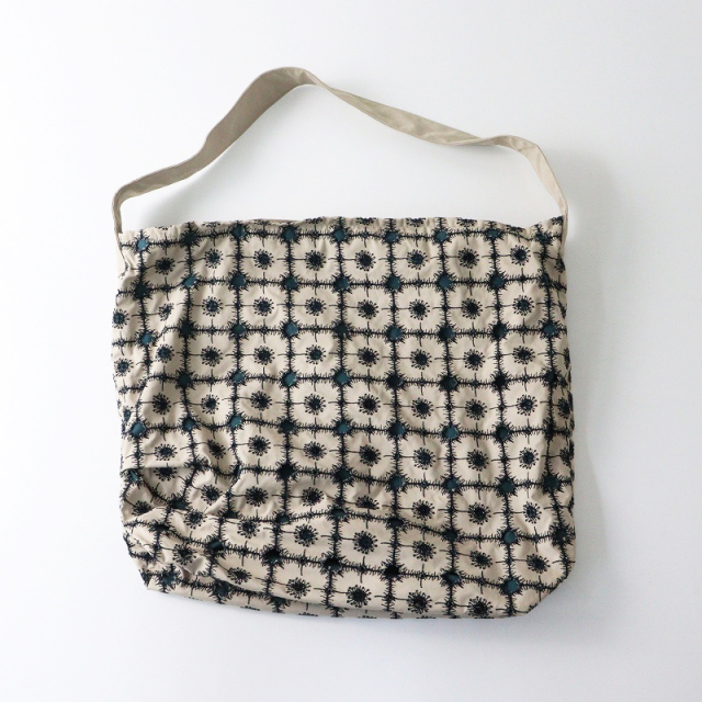 ミナペルホネンハンドメイドシャーリングバッグ（メモリア、ベージュ、中） mina perhonen(ミナ ペルホネン)｜【Kids】tambourineバッグ