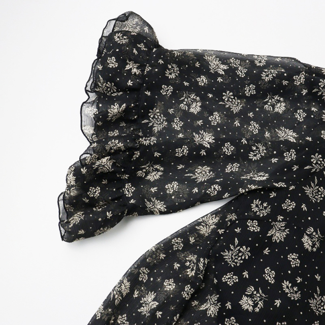 HUG O WAR ハグオーワー　カフェ　長袖T ブラック クロスアンドクロス HUG O WaRのマルシェフォトpt.Tシャツとバスケットフォトpt.T