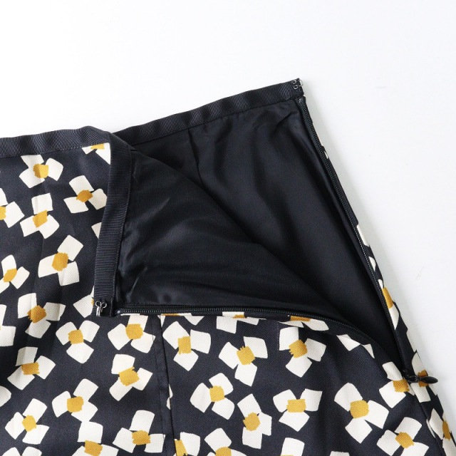 新品、タグ付き IENA フラワープリントフレアースカート 36 新品タグ  