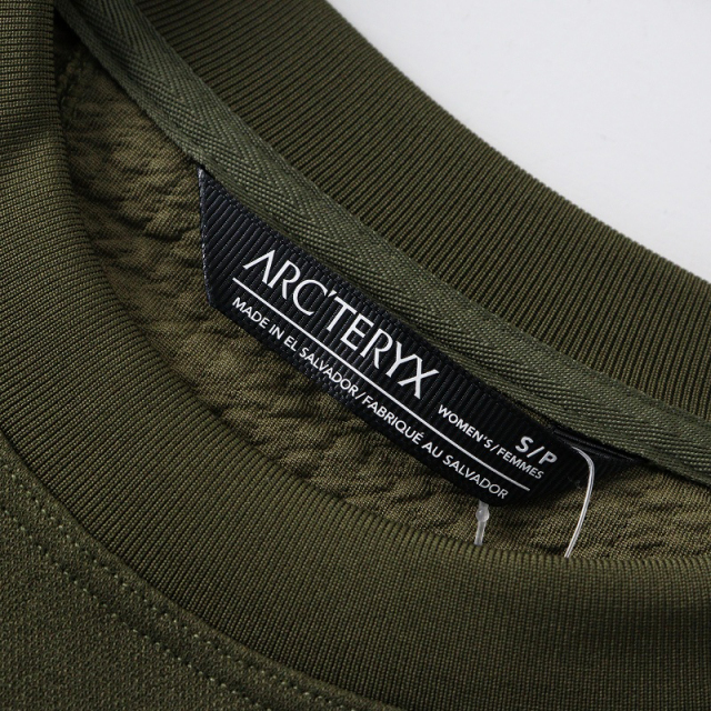 美品 ウィメンズ 定価34100円 アークテリクス ARC'TERYX AESTAS CREW アエスタス クルー スウェット S カーキ┃トップス【2400014890860】 ARC'TERYX - 美品 ウィメンズ 定価34100円 アークテリクス ARC'TERYX