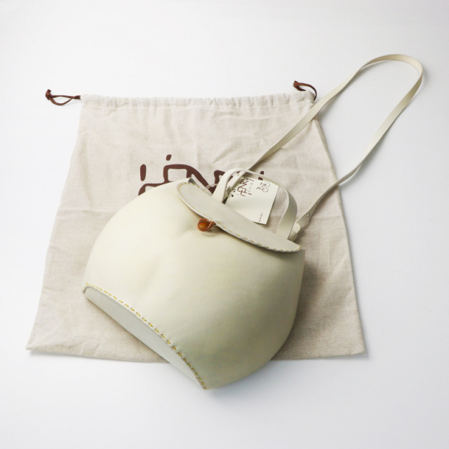 henry cuir アンリークイール　henri 作　スプーンのキーホルダー HENRY CUIR INNOCENCE LARGE Crossbody GOURD BAG natural□アンリー