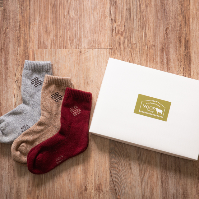 ギフト 専用ボックス付き ミドルソックス３足セット ギフト プレゼント 靴下 ソックス 暖かい レディース ウール 【モンゴル生まれのあったか靴下ウール】 暖かいミドルソックス 冷え取り ソックス 防寒 くつ下 足冷え 冷え性 モンゴル産 ウール