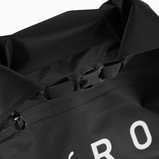 PUMA x HYROX ウォータープルーフ ウォッシュバッグ ユニセックス 26FW