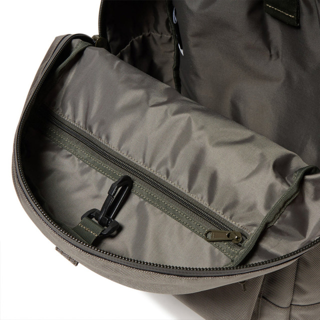 ニューエラ ライトパック 27L ユニセックス 25FW オリーブ 