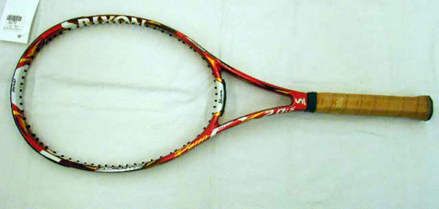 値下げ中　テニスラケット  スリクソン　赤 脱中級テニス🎾なかなかやるな、スリクソンREVO 2.0 liteと
