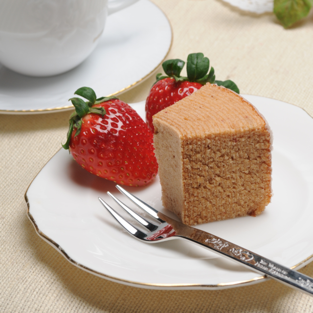 しっとり食感の畑のいちごバウム