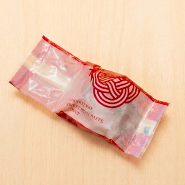 いちご餡ドーナツ