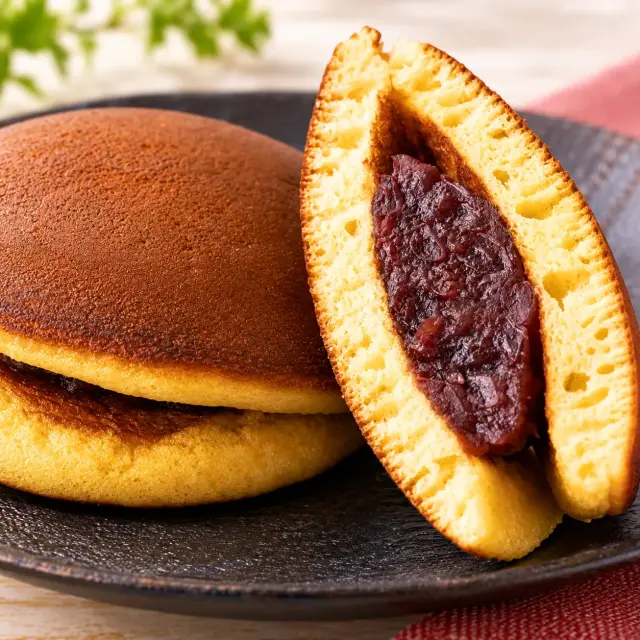 自家製餡がたっぷり入ったどら焼きの断面