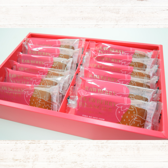 たっぷり苺のフィナンシェ