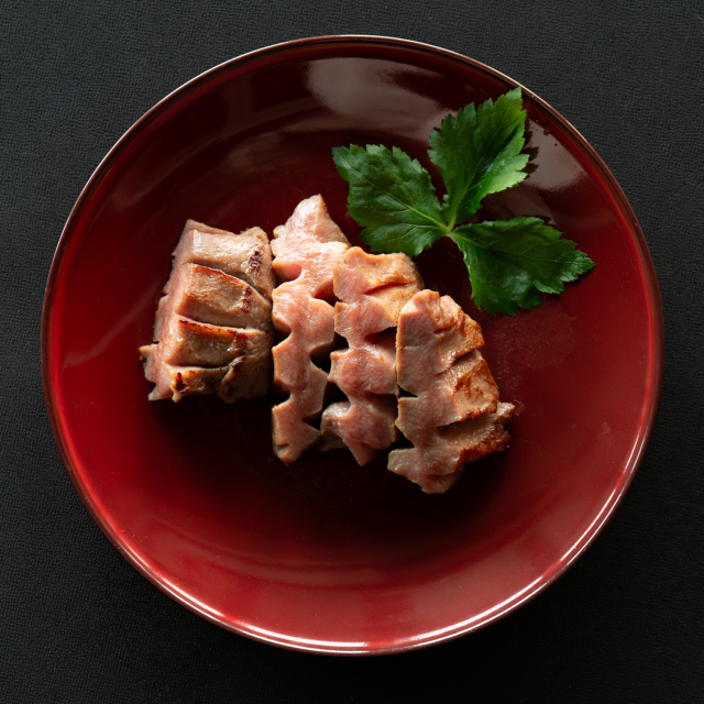 仔牛の上タン 塩麹熟成 300g（60g × 5枚）