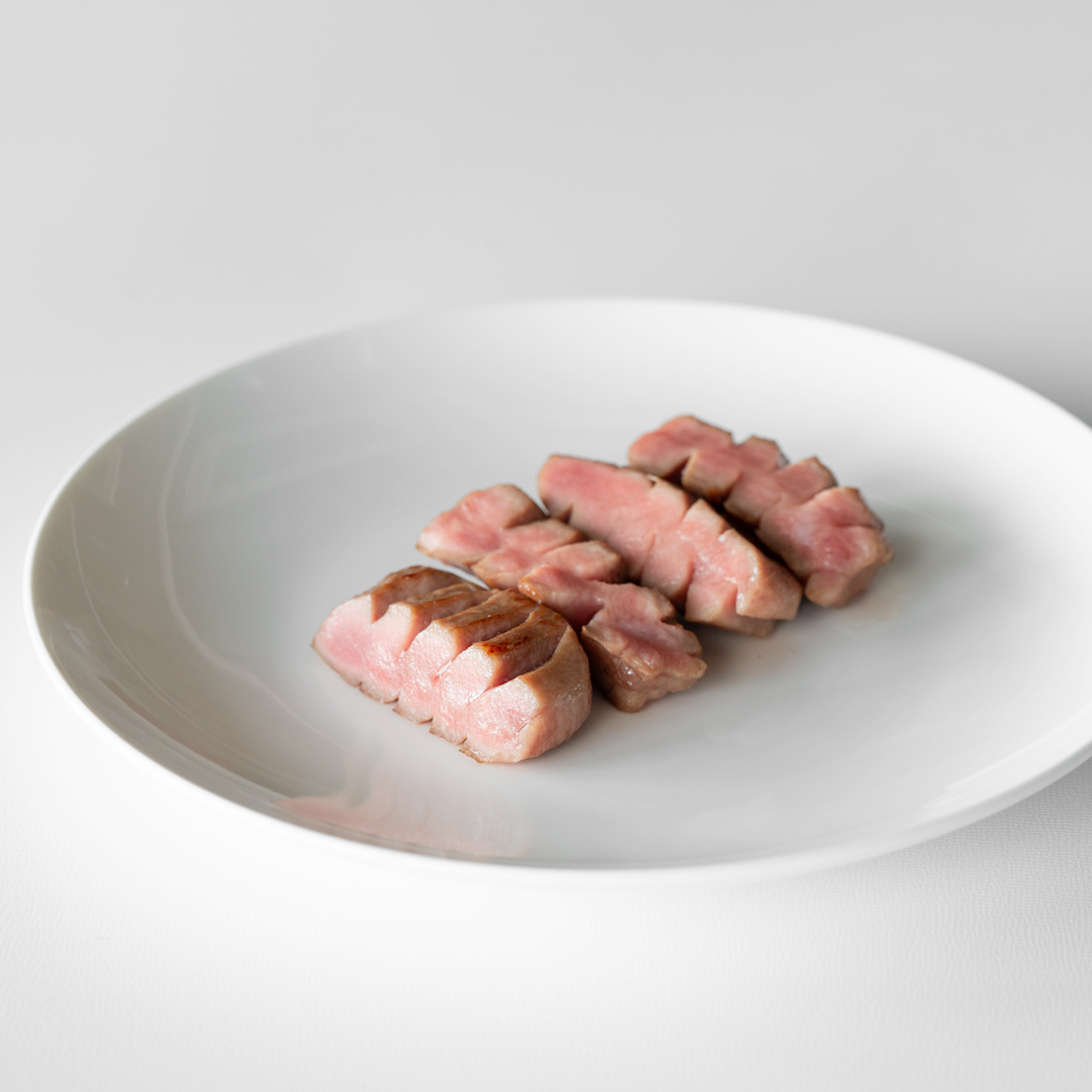 仔牛の上タン 塩麹熟成 80g（40g × 2枚）