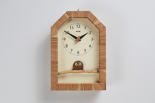 枝のフクロウ時計