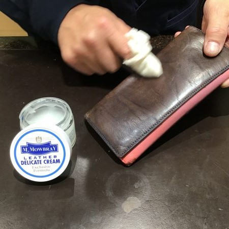 レザーケアの定番 革靴にも革小物にも使える保湿・栄養クリーム