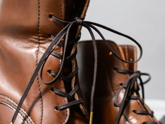 紗乃織靴紐蝋平