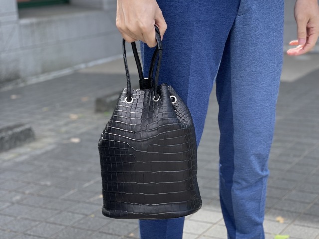 【ポロサス】　クロコダイルマチ付き巾着バッグ　ブラック