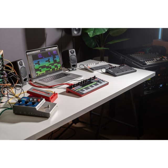 IK Multimedia/UNO Synth Pro Desktop