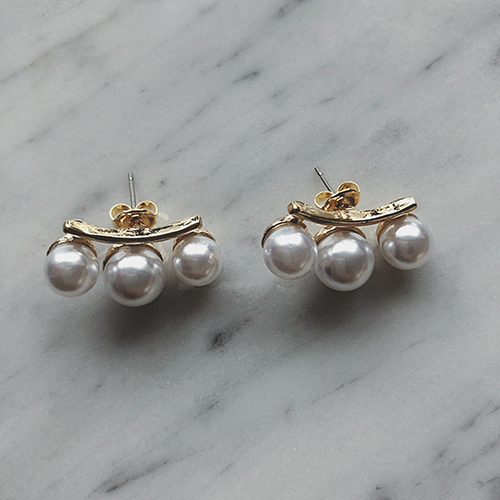 トリプルラインパール　ピアス