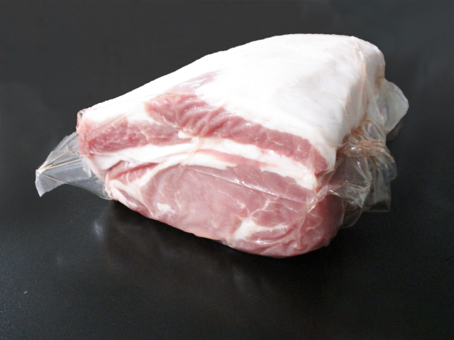 山形県米沢産　天元豚ロース（ブロック）　２ｋｇ　
