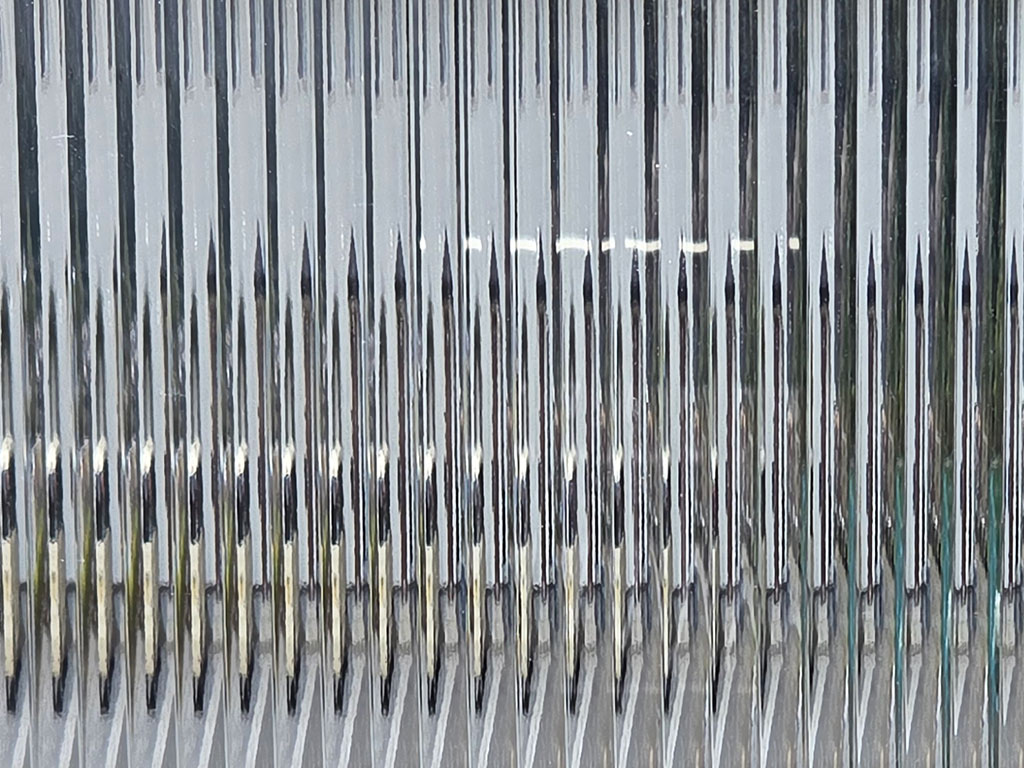 装飾板ガラス「モール（クリア）」 4mm厚