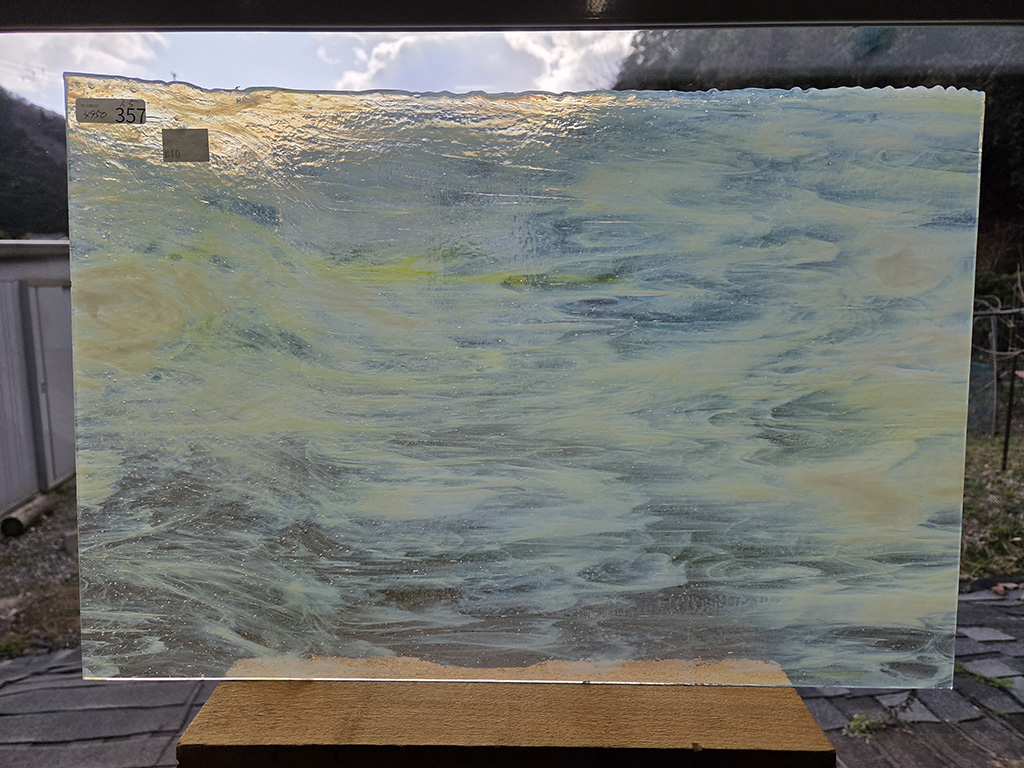 #357 YGアンキャット　クリア・イエロー・ホワイト　サイズ：約450ｘ300ｍｍ