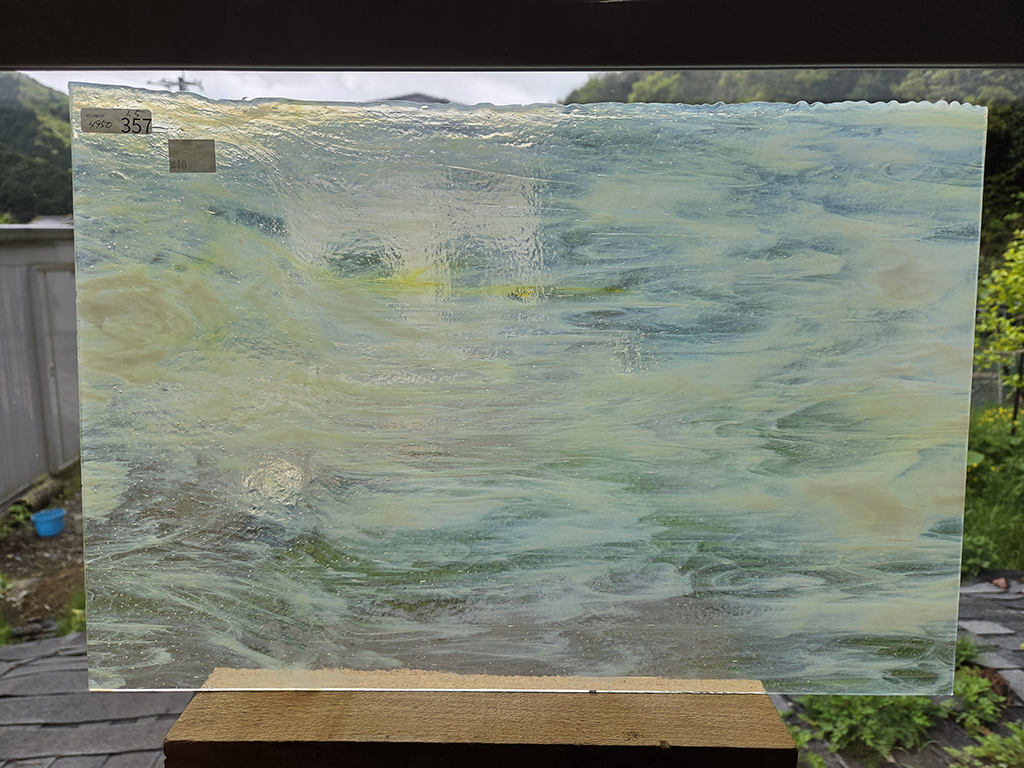 #357 YGアンキャット　クリア・イエロー・ホワイト　サイズ：約450ｘ300ｍｍ