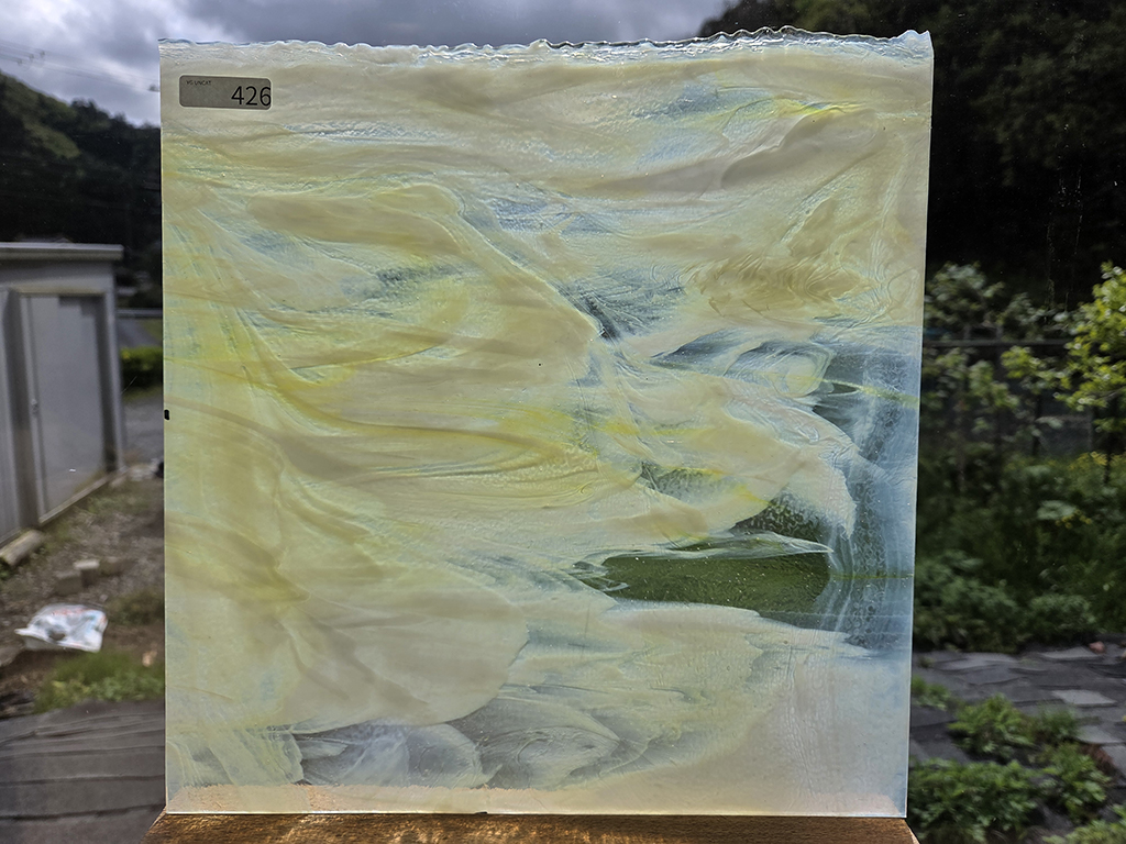 #426 YGアンキャット　イエロー・ホワイト　サイズ：約300ｘ300ｍｍ