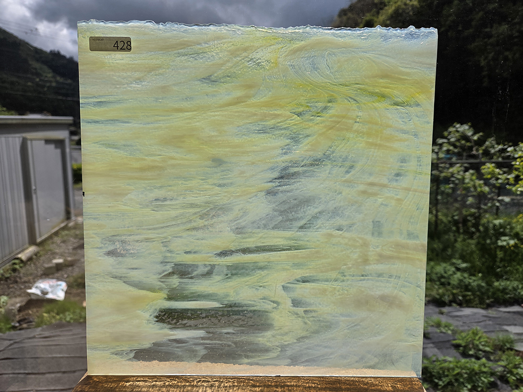 #428 YGアンキャット　イエロー・ホワイト　サイズ：約300ｘ300ｍｍ