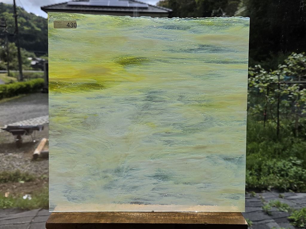 #430 YGアンキャット　イエロー・ホワイト　サイズ：約300ｘ300ｍｍ