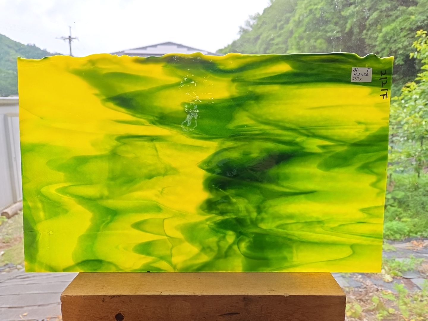 #675 ブルズアイ2121/イエロー・グリーンストリーキー 膨張係数90(COE90) サイズ：約430ｘ260ｍｍ