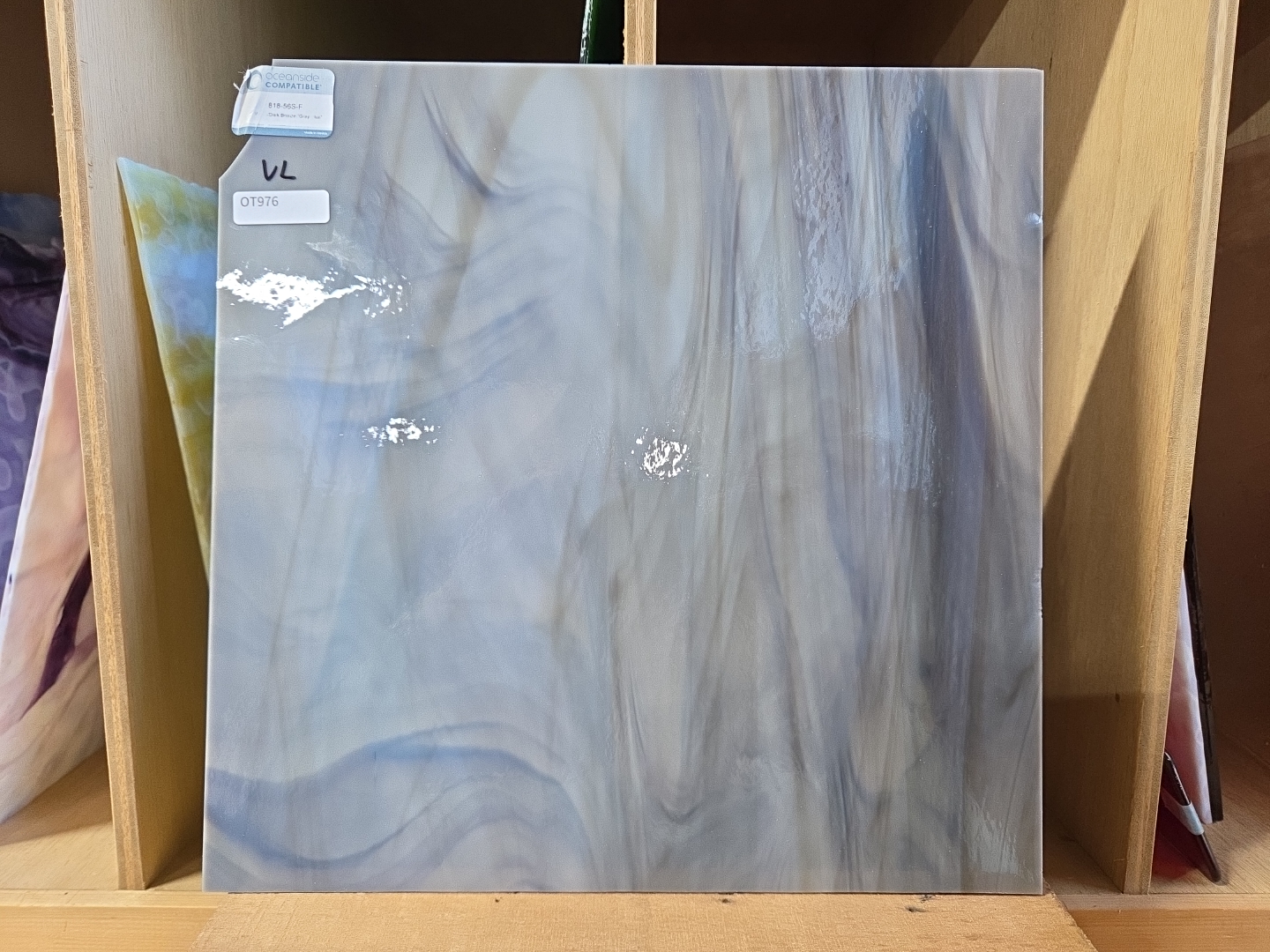 ＃976【OUTLET】OGTスペクトラム　818-56S-Fホワイト/ダークブロンズ(COE96)　  膨張係数96 サイズ：約300ｘ300ｍｍ