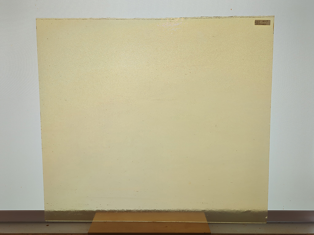 #V87 OLDウロボロス イリデッセントストローカラー（麦色） サイズ：約555ｘ495ｍｍ