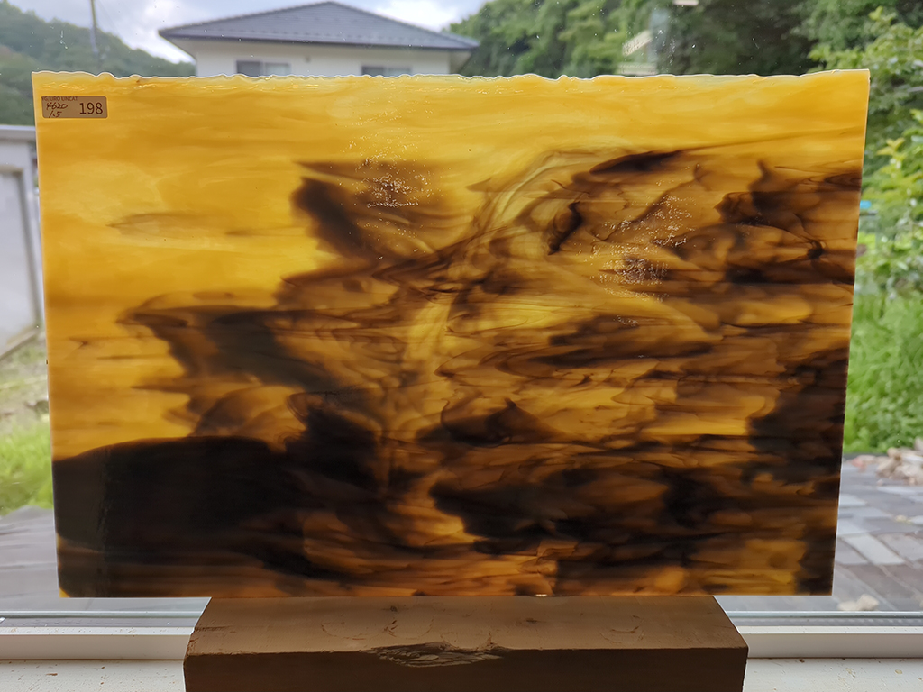 #198 YGアンキャット アンバー/ブラウン サイズ：約450ｘ300ｍｍ