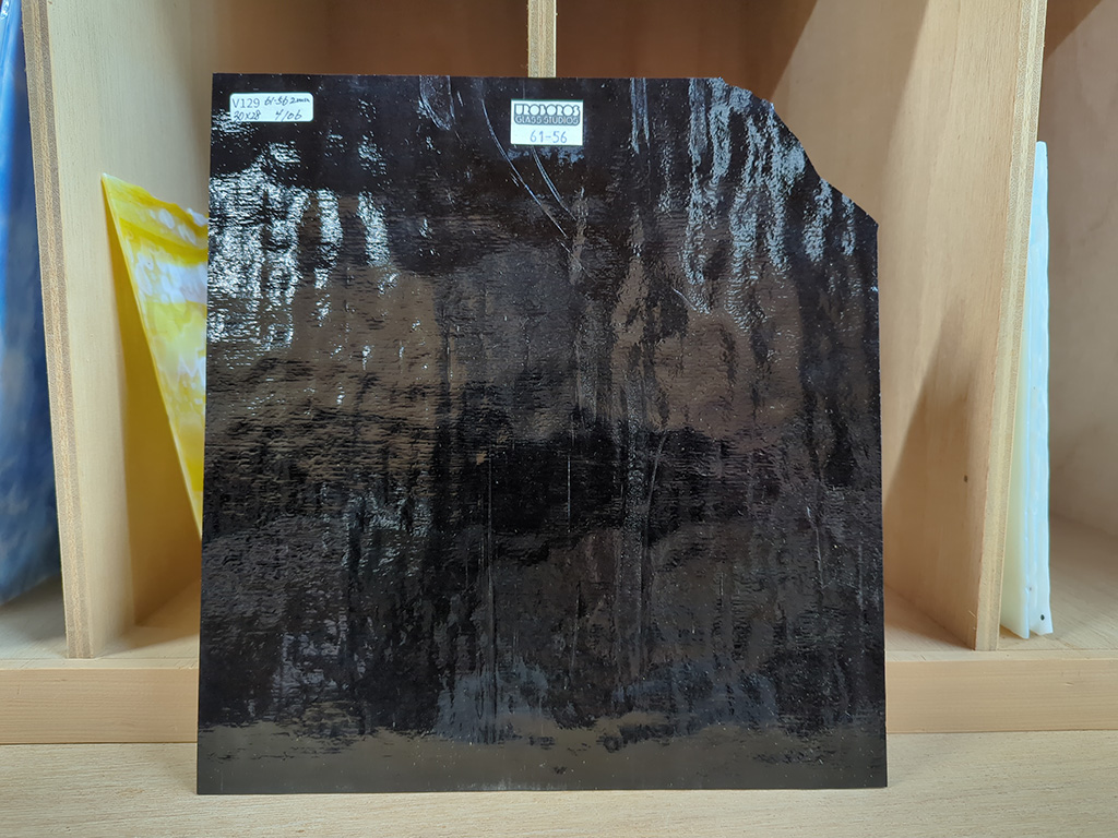 V129 OLDウロボロス 61-56 ブラック  サイズ：約300ｘ280ｍｍ【ガラス厚2ｍｍ】