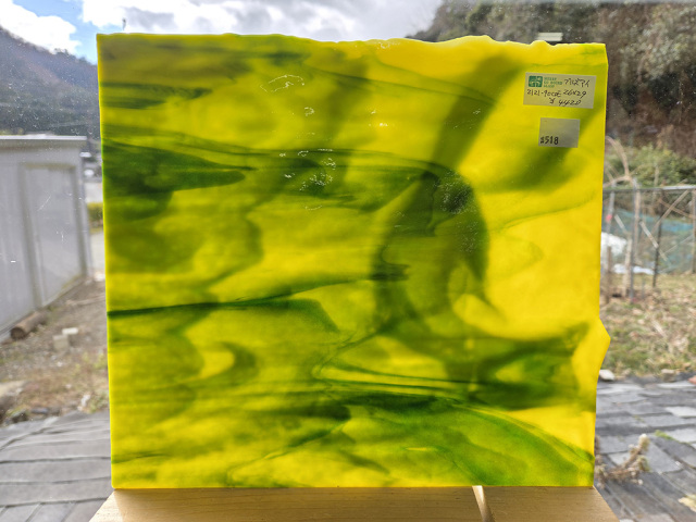 #518 ブルズアイ2121/イエロー・グリーン 膨張係数90(COE90) サイズ：約260ｘ290ｍｍ