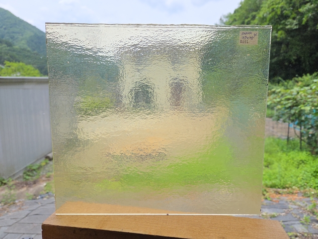 #661 OLDウロボロス ストローカラー（麦色）IR サイズ：約270ｘ250ｍｍ