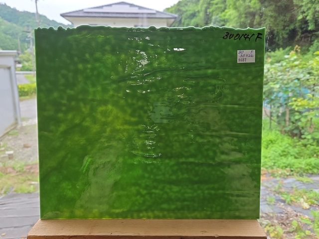 #687 ブルズアイ0141/ダークフォレストグリーン 膨張係数90(COE90) サイズ：約300ｘ260ｍｍ