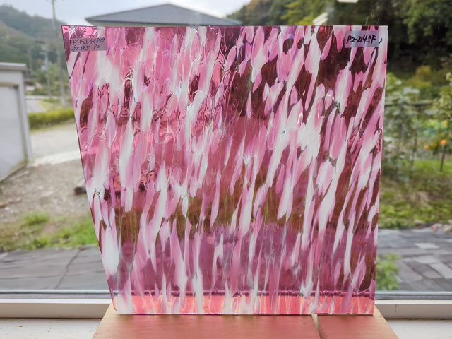 ＃951 フリモントグラス P2-214SF　サイズ：約290x285mm 1/4カット