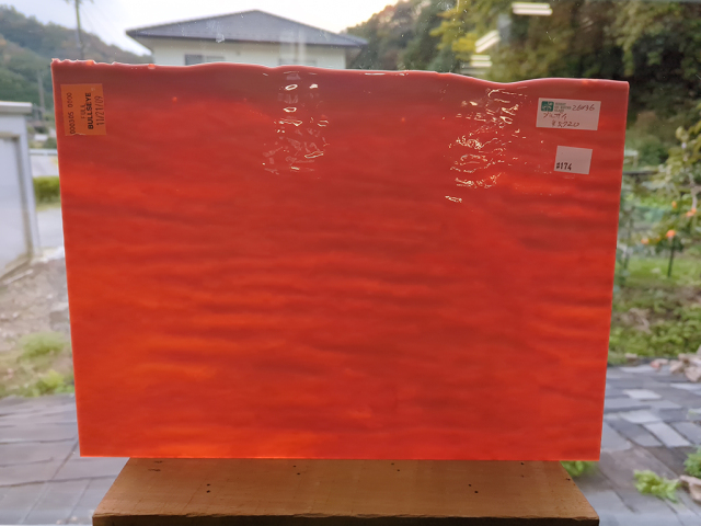 #174 ブルズアイ サーモンピンク 膨張係数90(COE90) サイズ：約260ｘ360ｍｍ