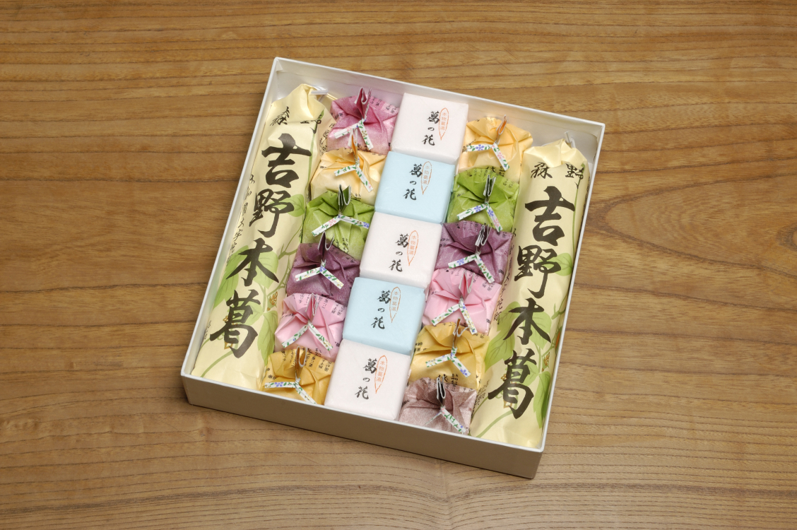 吉野本葛180ｇ×2本　葛の花（葛湯）10個　代々の友（葛湯）12個