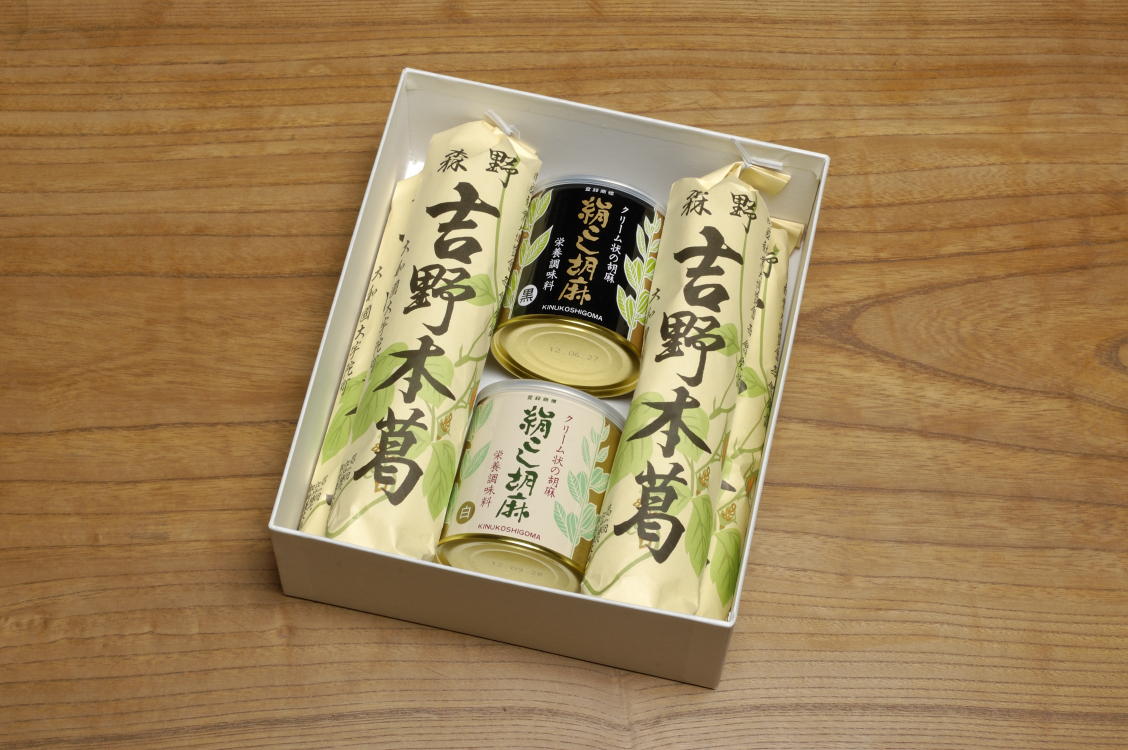 吉野本葛180ｇ×4本　絹こし胡麻2つ