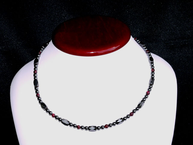 磁気入りヘマタイト＆ガーネットネックレス　42センチ