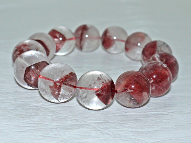 レッドファントム水晶 17ミリ玉ブレスレット