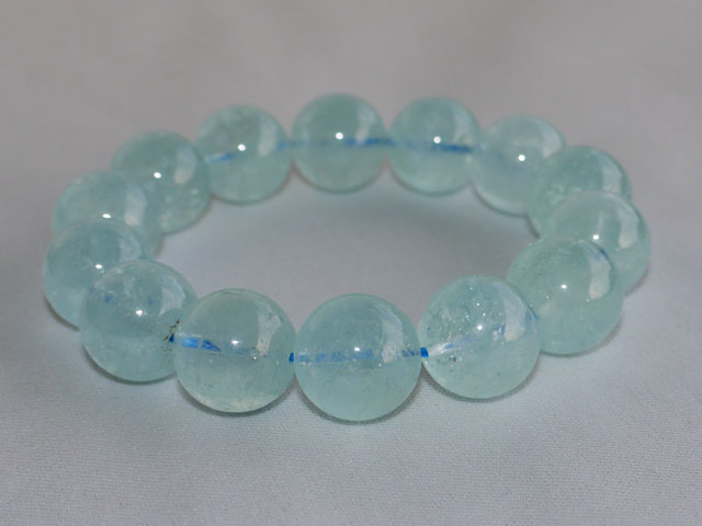 アクアマリンブレスレット　16ミリ玉×14粒　約23センチ
