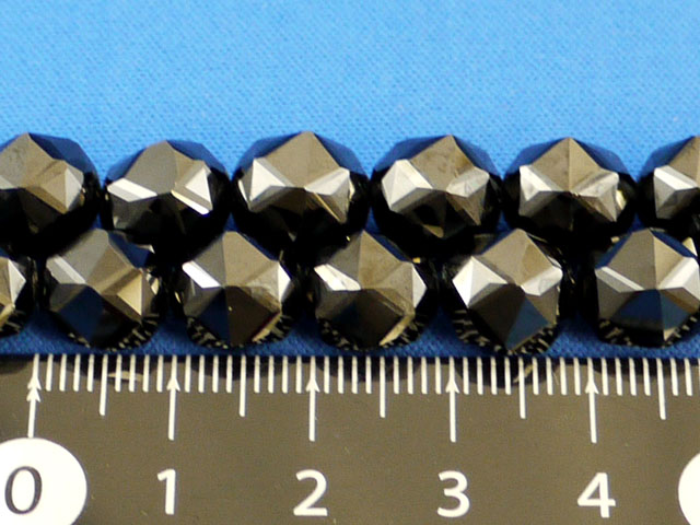 ブラックスピネル　スターカット　8ミリ