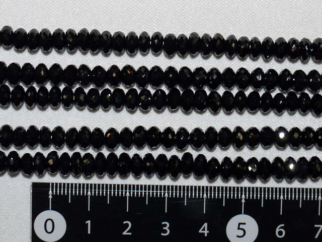 ブラックスピネル　平カット　約6ミリ×3ミリ