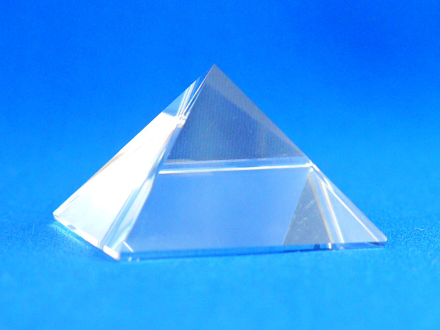 水晶のピラミッド 　【pyramid003】