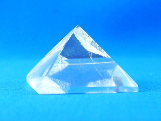 水晶のピラミッド 　【pyramid004】