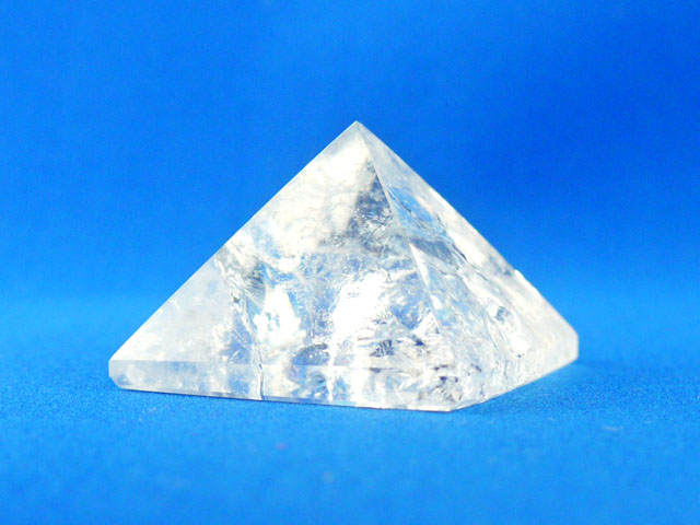 水晶のピラミッド 　【pyramid010】